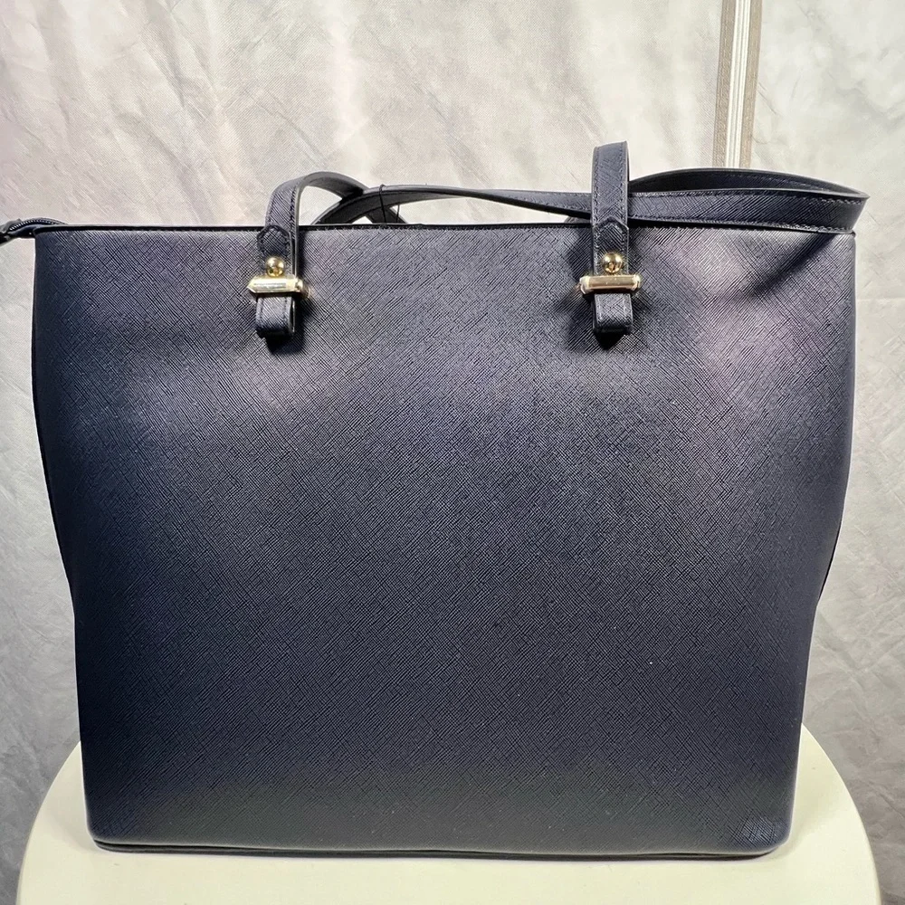 NWT Lovevook Hobo Faux Leather Purse/Bag with Matching Wristlet and dust bag - Picture 2 of 5